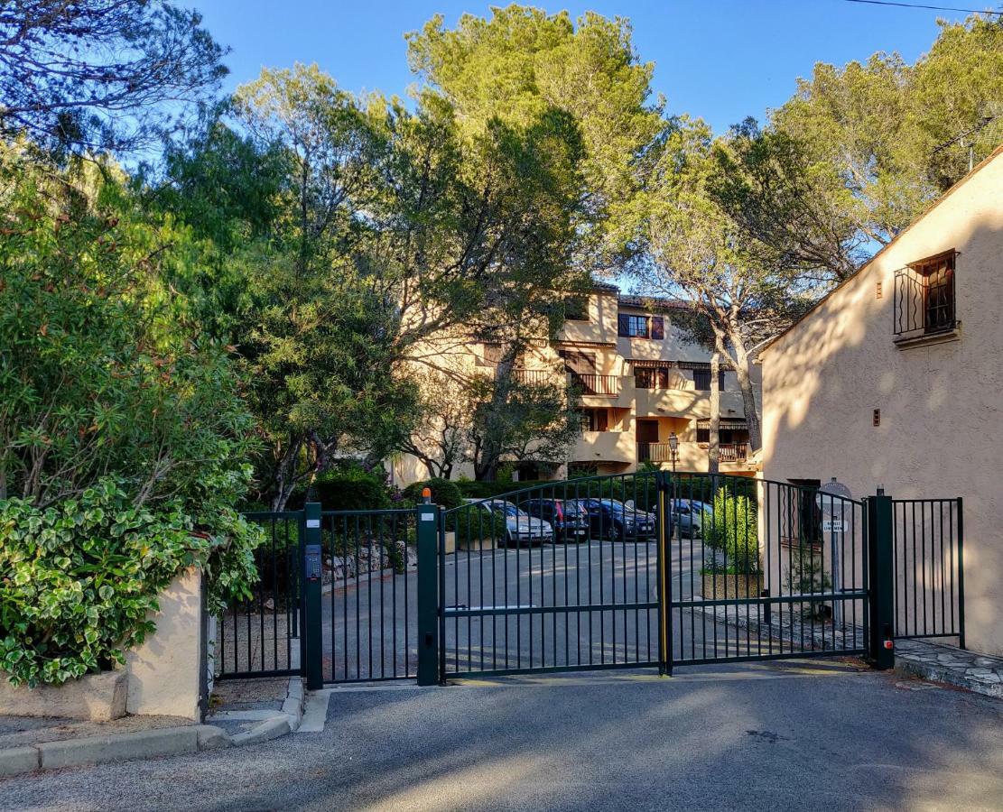 Apartament Le Hameau Des Pins Saint-Raphaël Zewnętrze zdjęcie